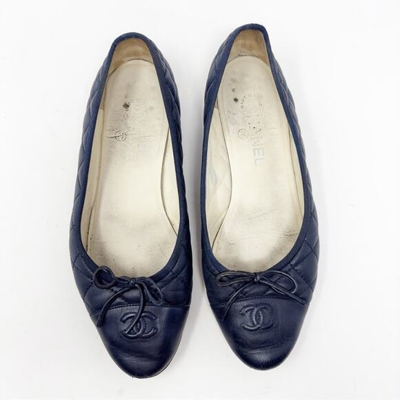 Chanel Women's Navy Blue CC Cap Toe Quilted Leather Ballet Flats - Picture 2 of 12